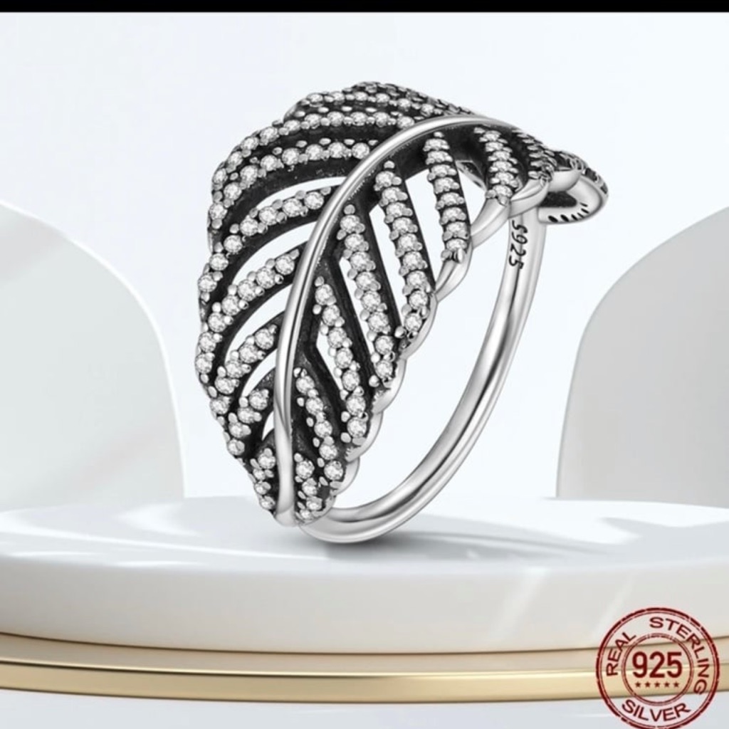 - Gorgeous 925 Stamped Pure Silver Feather Ring With Swarovski Elements 35$
